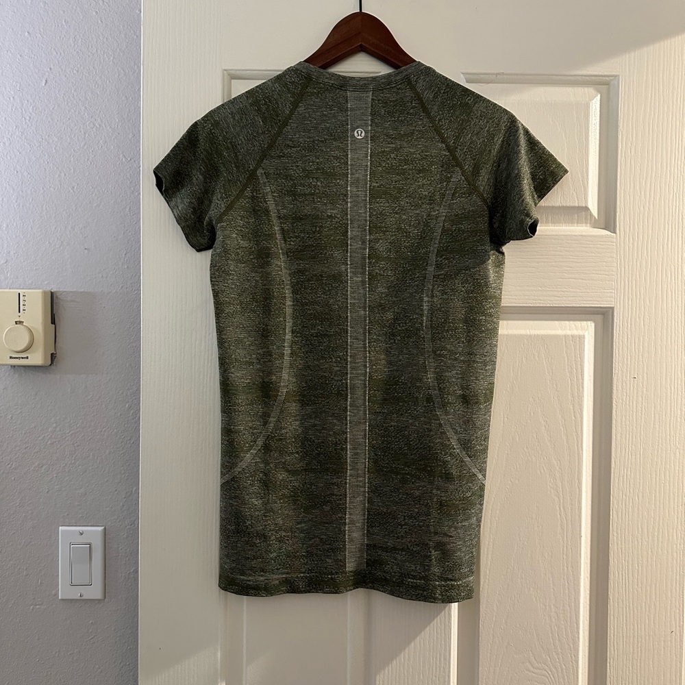 Lululemon Run Swiftly Tech Short Sleeve Sz 10 - image 7